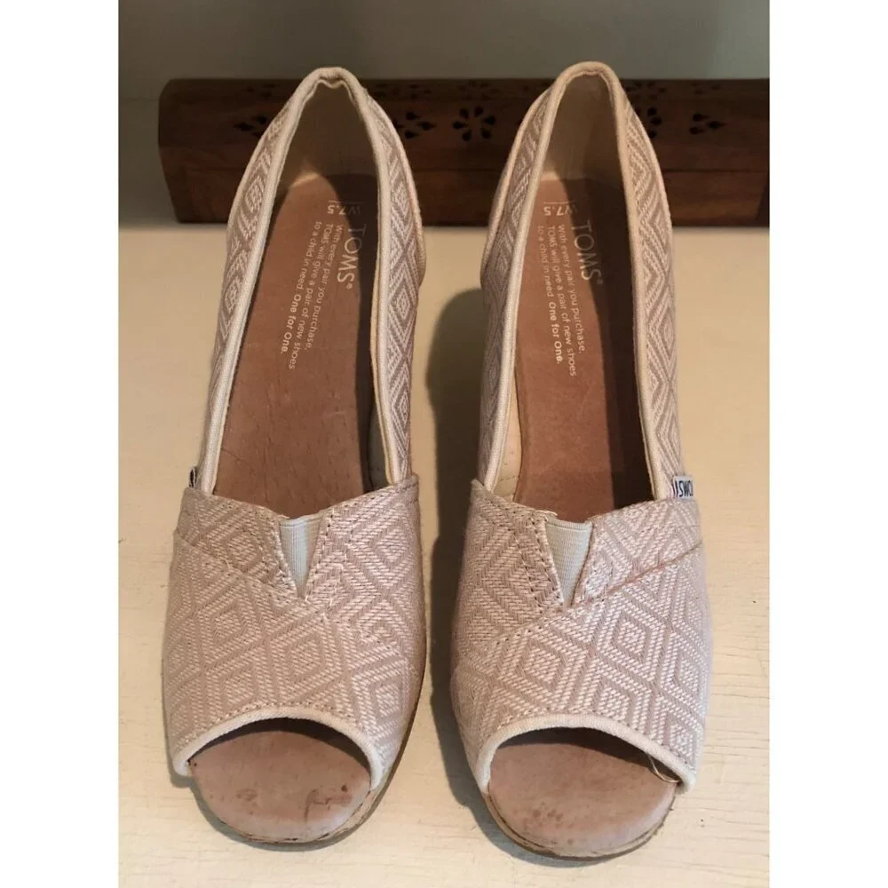 Women's TOMS Cream / Tan Canvas Open Toe Shoe Wedge Cork Heel Size 7.5